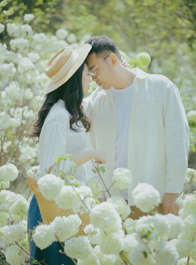 在夏季溯溪，有哪些装备是必备的？游戏画面